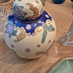 Oriental vase with cap
