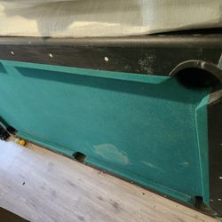 Pool Table/Converts to TABLE TENNIS ..2 FOR 1