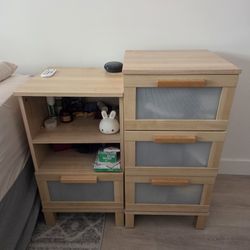 2 Matching Nightstands With Drawers 