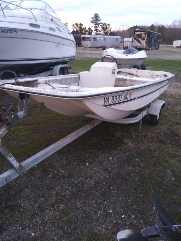 13 ft fiberglass skiff for sale cheap!! for Sale in Chesapeake, VA