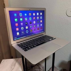 Excelente Laptop Apple MacBook Air De 13 Pulgadas Procesador i7 Con Programas 