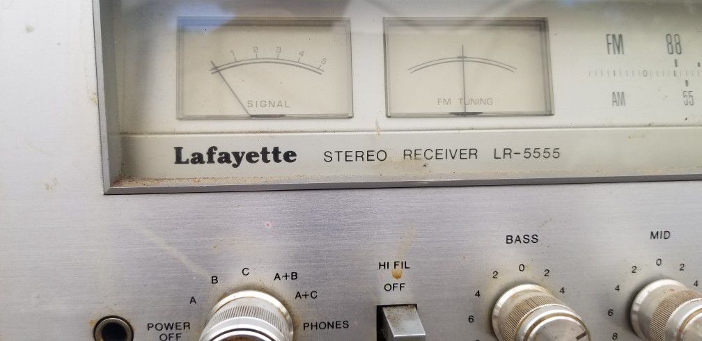 1977 Lafayette Lr- 5555 Am - Fm Stereo Receiver..
