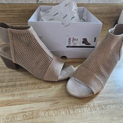 Sonoma Hostel Sandals