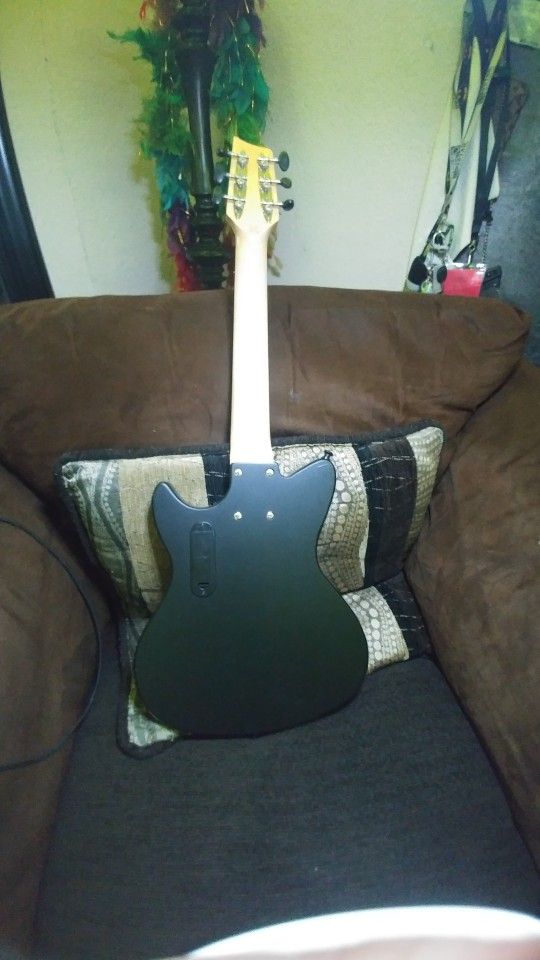 First act Discovery Venom Electric Guitar