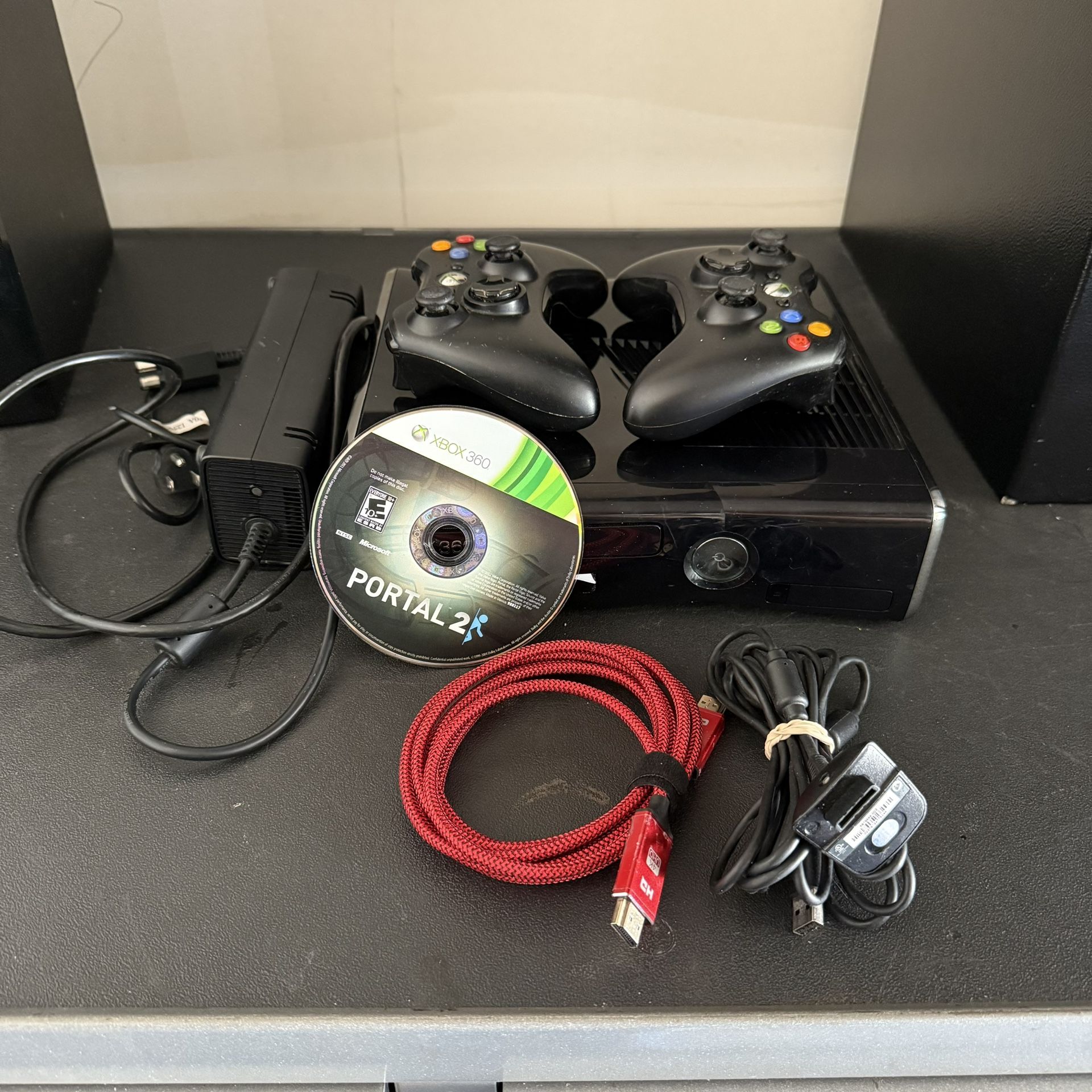 Microsoft Xbox 360 S - Complete