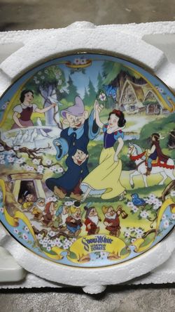 Disney Snow White Fairest of them all collectable plate