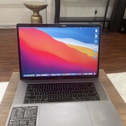 MacBook Pro 2018 15 inch Touch Bar