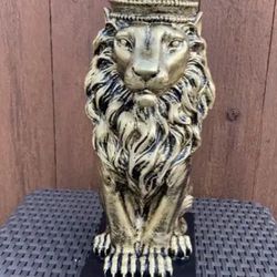 The Golden Crown lion statue