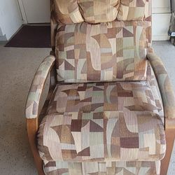 LA- Z - BOY RECLINER  CHAIR