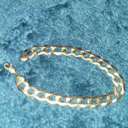 10k Gold Bracelet 8in Long 9mm Wide 17grams  $900$