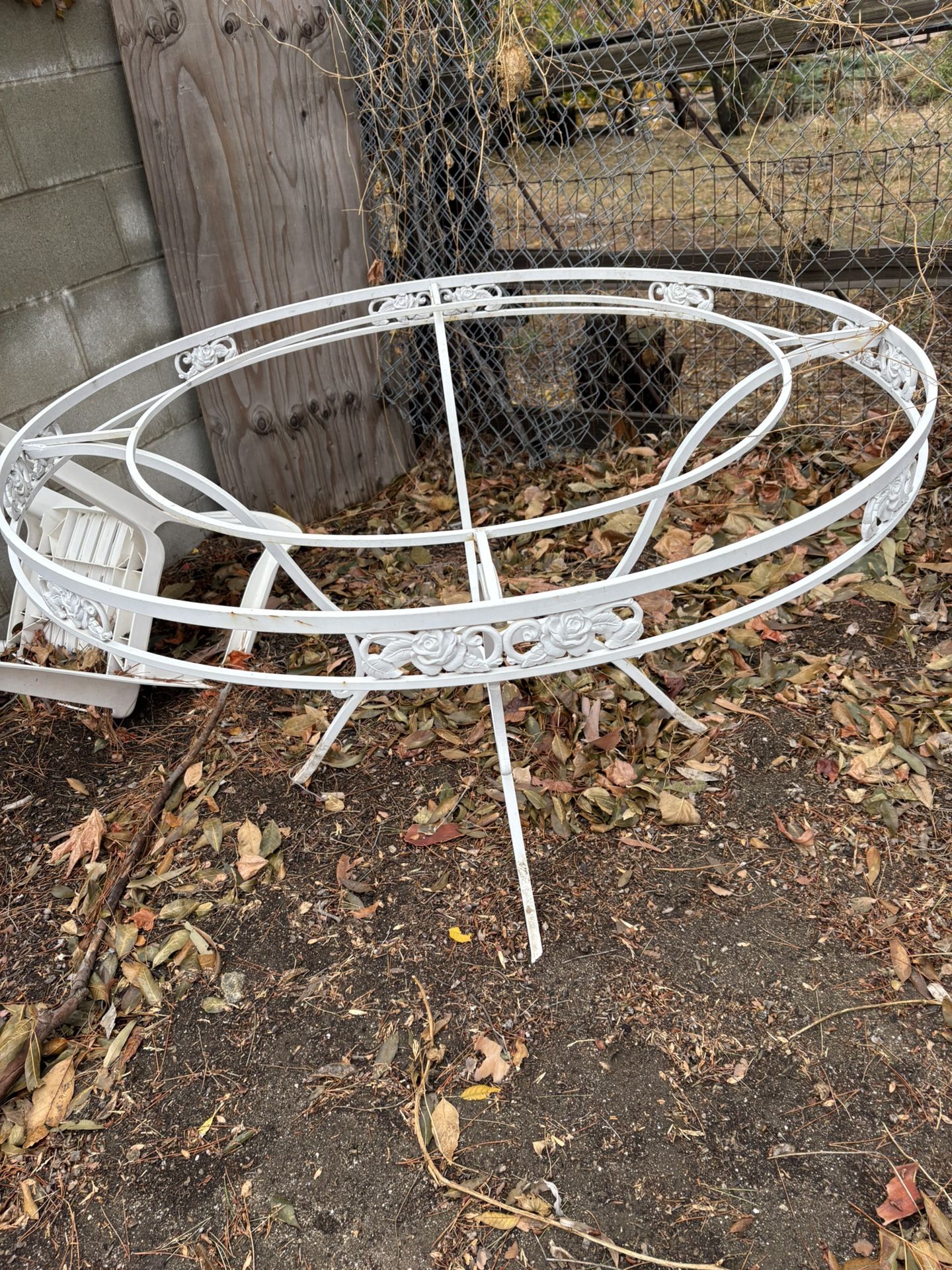 Antique Patio Table With No Glass