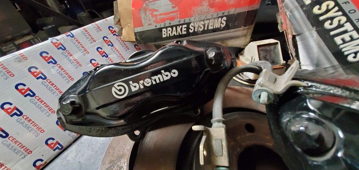 Brembo Brakes Calipers And Rotors From WK SRT8 Jeep Cherokee 20062010