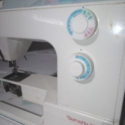 Bernette 715 Sewing Machine