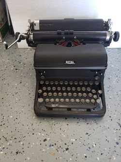 Vintage Royal Type Writer