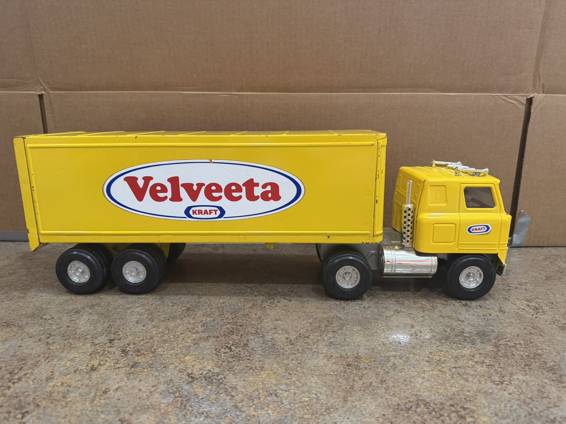 Ertl 1970’s Kraft Velveeta Trailer Truck