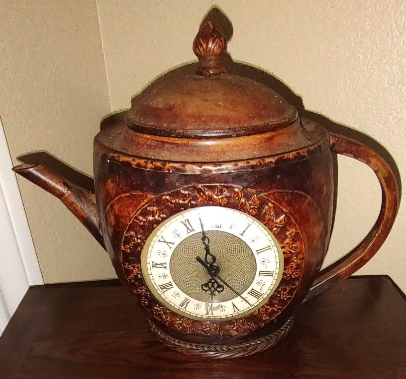 Rustic Metal Tea Kettle Clock