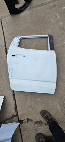Chevy Colorado Gmc Canyon right rear door oem