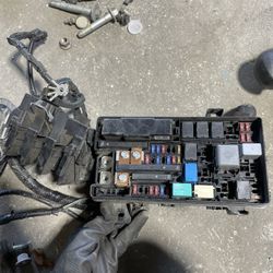 Parted Out 16-18 Honda Civic Fuse Box