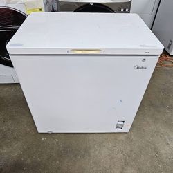 Midea Freezer 7.0 Cu New Has Cosmetic Scratch And Dent 