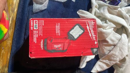 Milwaukee M12 Multi-directional Packout Flood Light