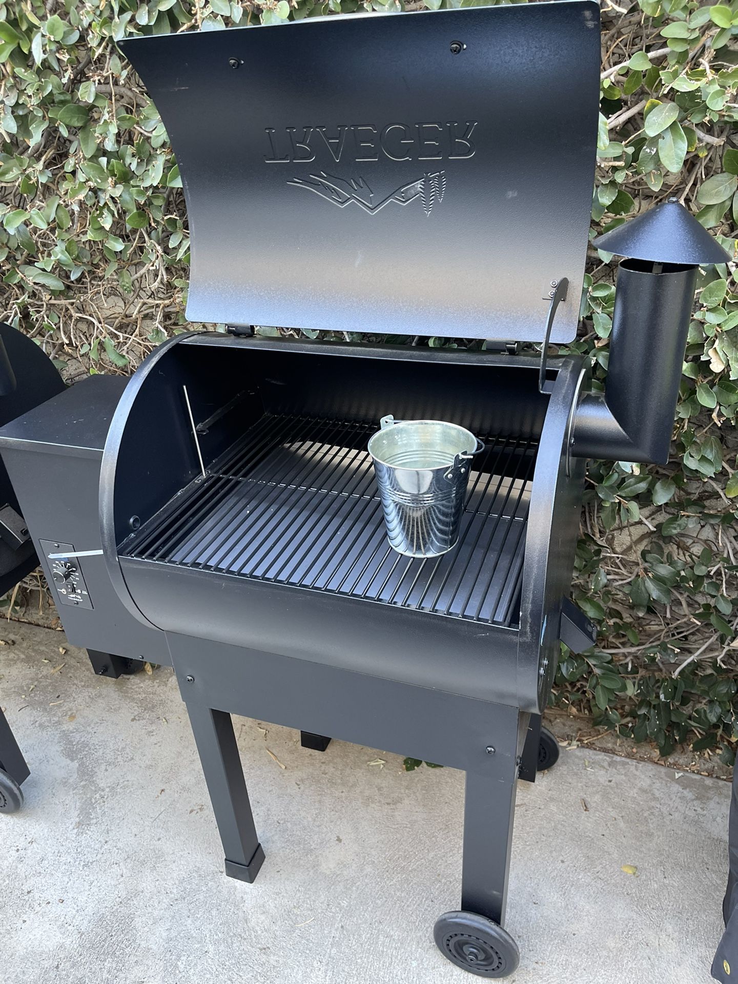 Traeger Grill Mesa 22 for Sale in Los Angeles, CA OfferUp