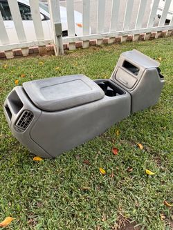 99 - 06 Silverado Tahoe suburban center console nothing serious