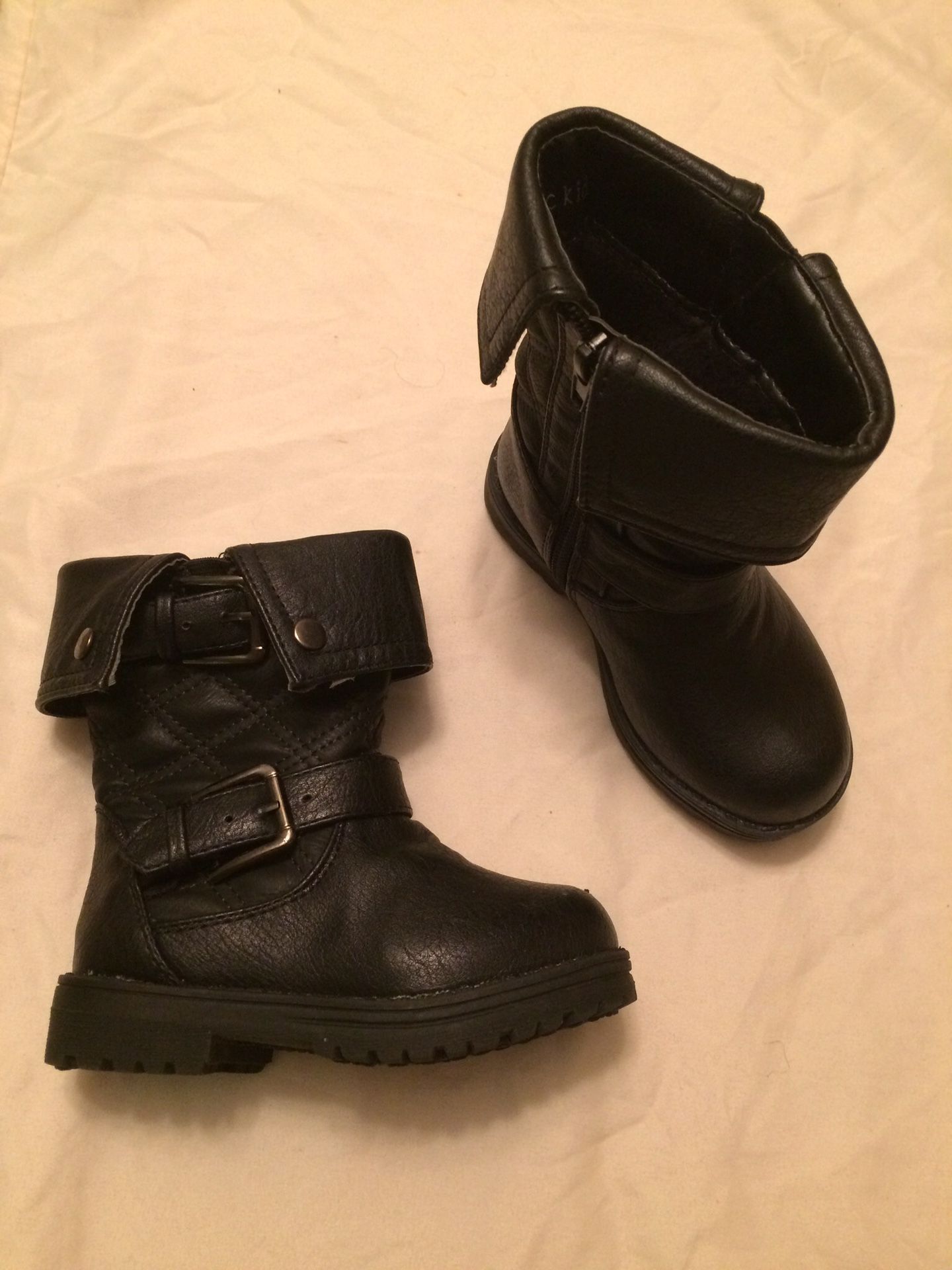 Toddler girls buckle boots size 9