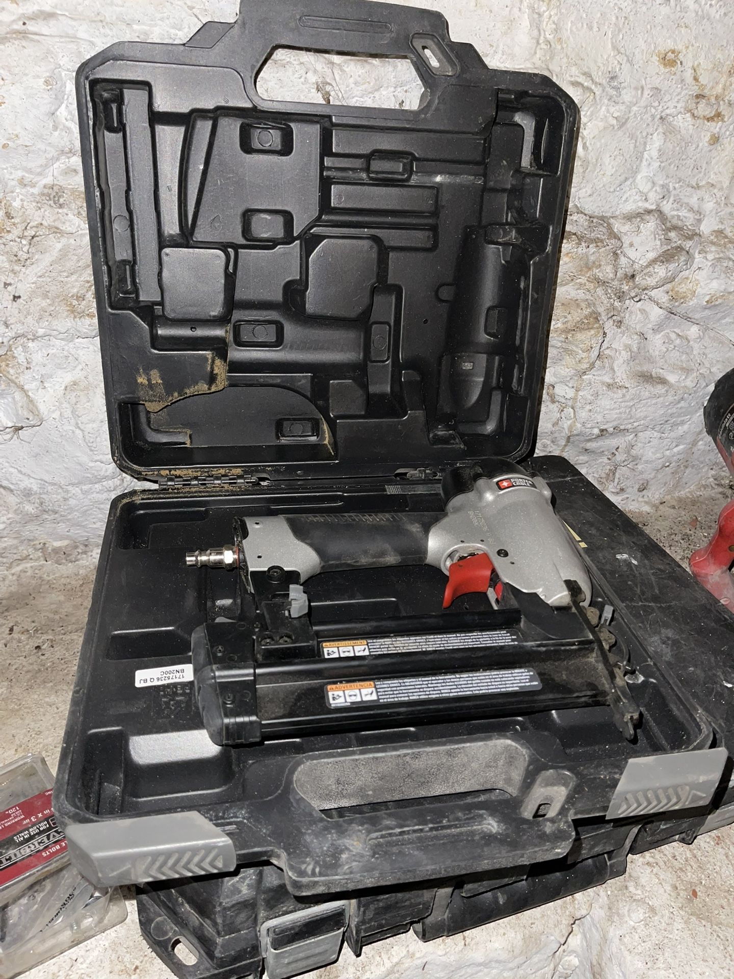 Porter-cable 16ga. Air Finish Nailer Gun
