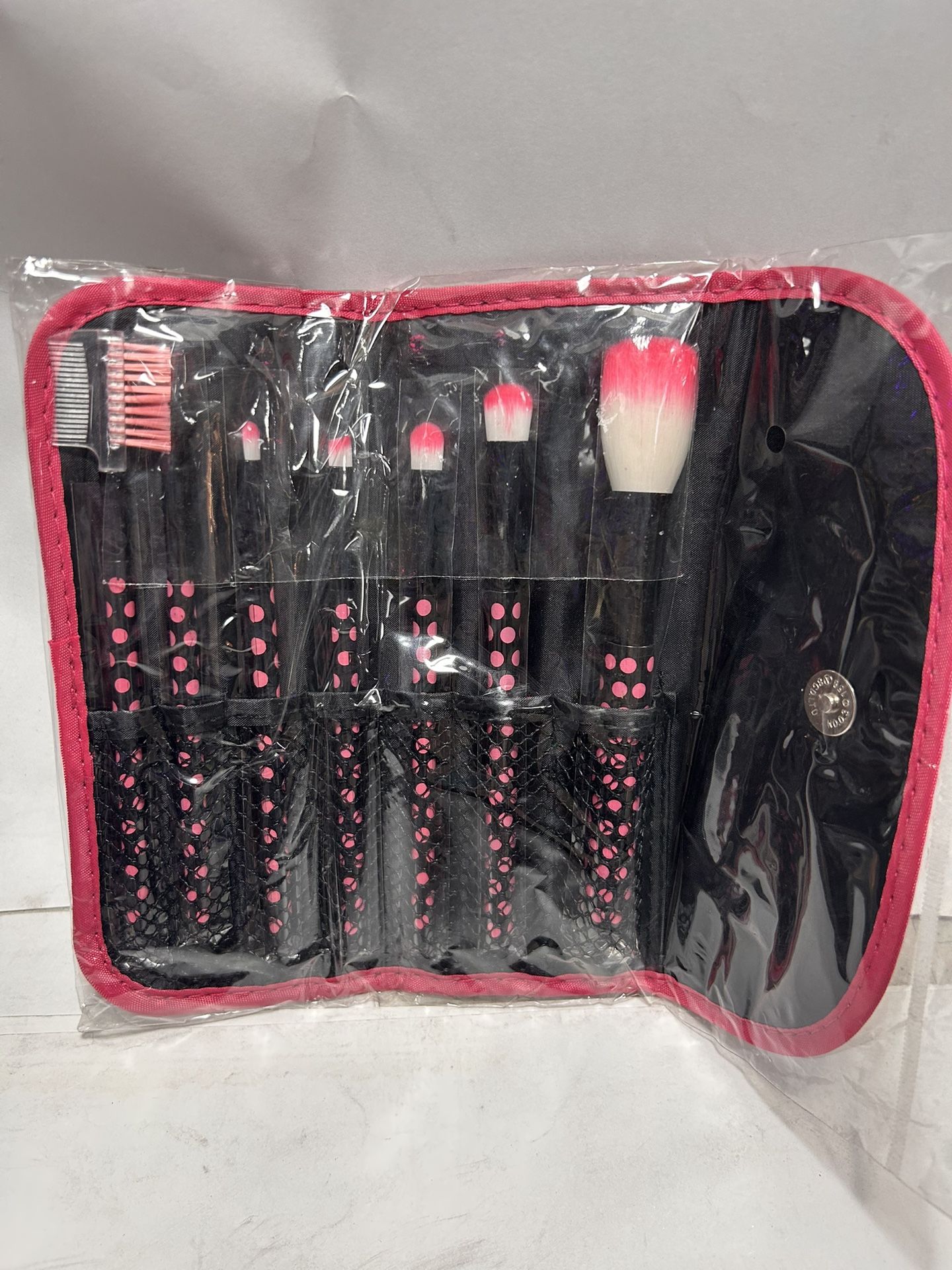 Beauty Treats 7 Piece Makeup Brush Set Collection (Pink Dot)