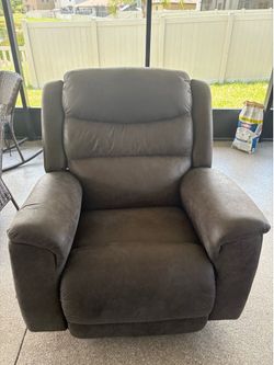 La-Z-Boy Rocker Recliner – Oversized & Super Comfortable