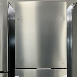 Hisense 17.2 cu. ft. Counter Depth Refrigerator