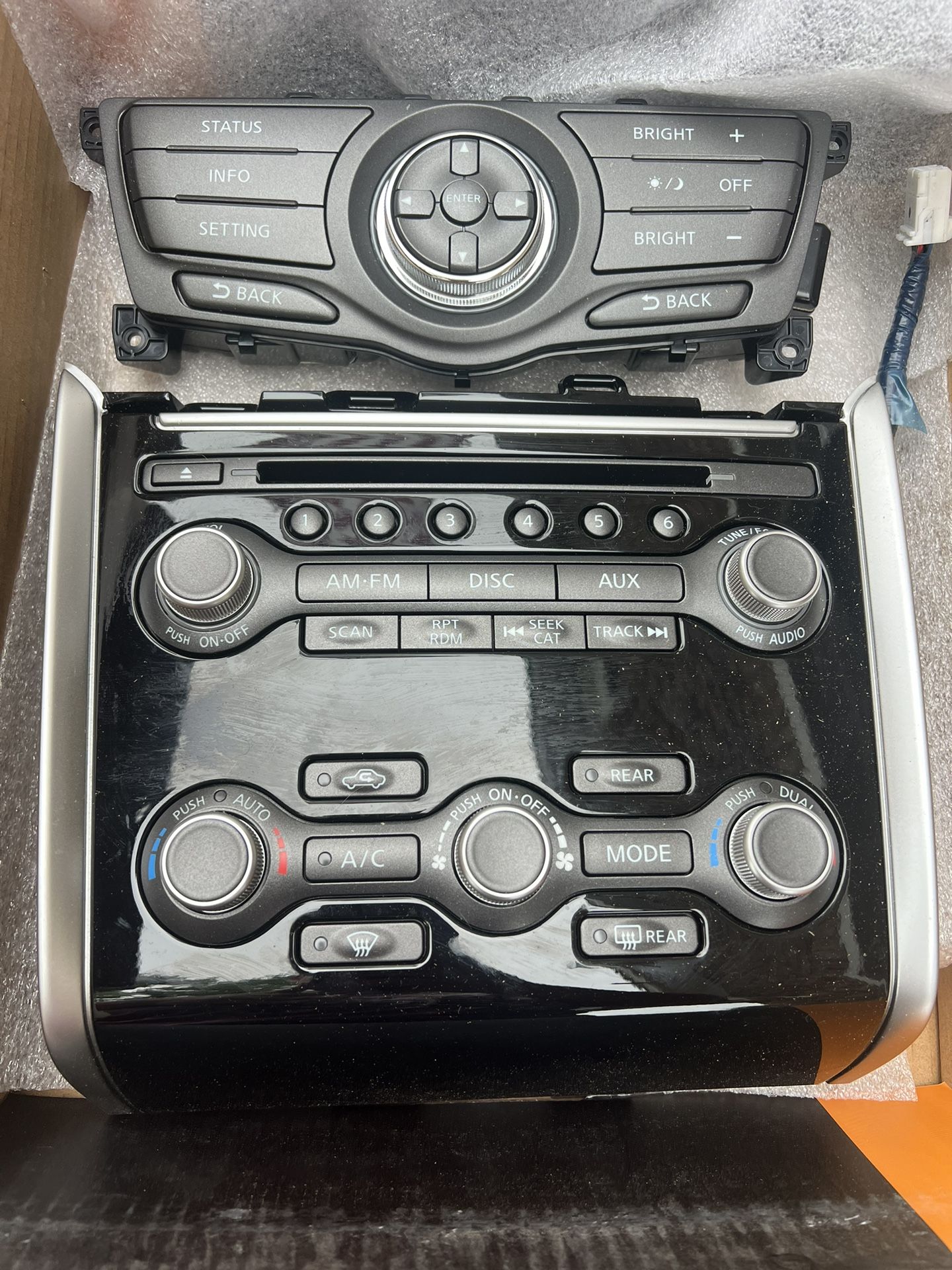 2013-2016 Nissan Pathfinder Climate Control And Radio