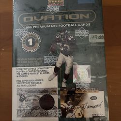 1999 Upper Deck Ovation Football Cards
