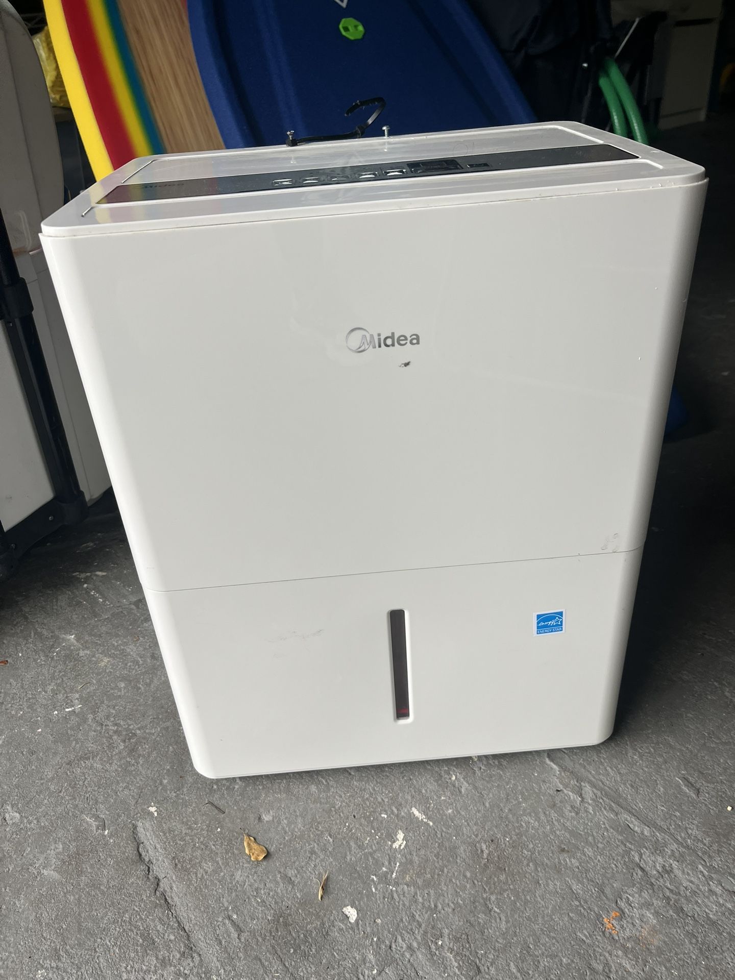 Midea 1,500 Sq. Ft. Energy Star Certified Dehumidifier With Reusable Air Filter 22 Pint - Ideal For Basements, Large & Medium Sized Rooms, And Bathroo