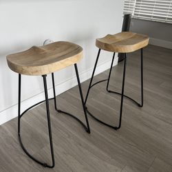 2 barstools