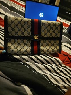 Authentuc Gucci Clutch