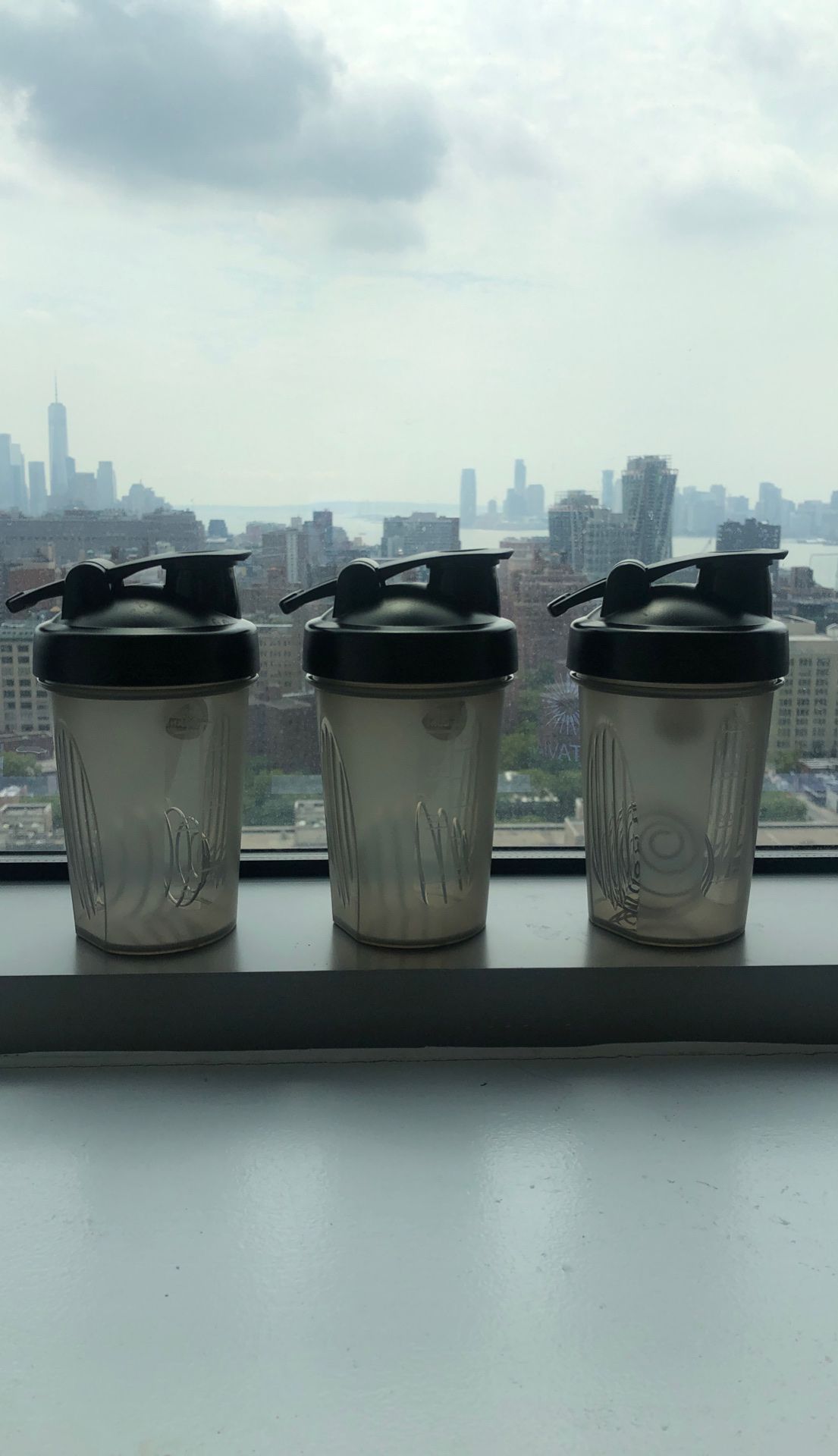 Electric Protein Shaker Bottle 24 oz USB Rechargeable Blender BPA Free  Portable for Sale in Brooklyn, NY - OfferUp