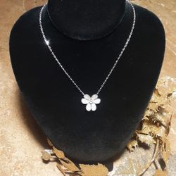 14k White gold Diamond Flower Pendant Necklace 