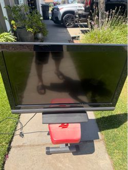 32 inch VIZIO color TV $30 or best offer works good