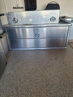 Aluminum tool box