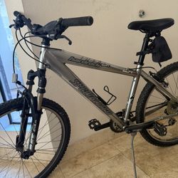 Specialized Hardrock Sport 21 Mountain Bike