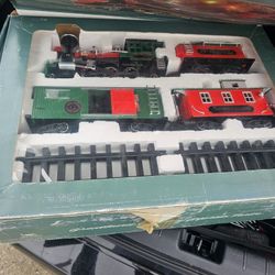  Vintage Greatland Holiday Express Christmas Train Set - Battery Operated !!