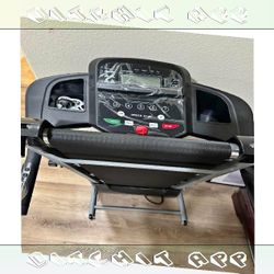 Life Fitness Treadmill Professional Exercise Equipment detail girl