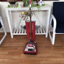 SANiTAIRE Heavey Duty Commercial Vacuum Cleaner  Works Very Good