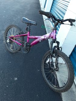 Girls Diamondback Bike!