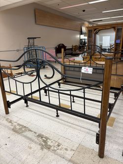 Metal & Wood King Size Bedframe