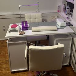 Nail table and two chairs