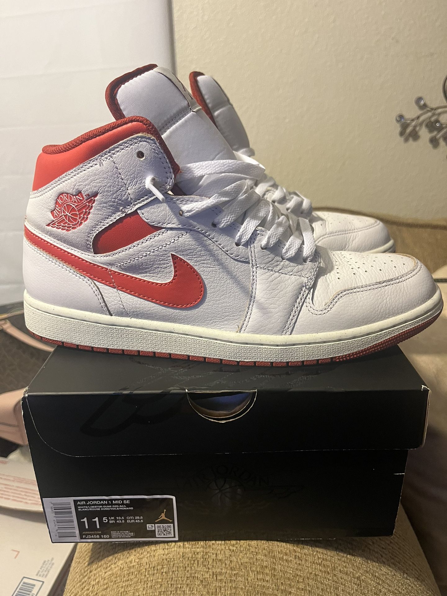 Jordan 1 Mid Dune Red