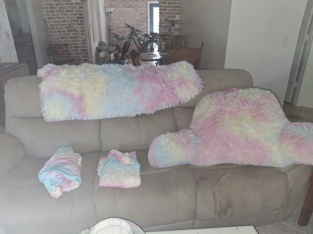 COTTON CANDY BED SET WITH LARGE PILLOW!!!***