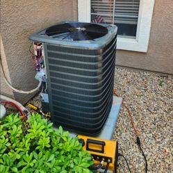 Mantenimiento y Reparaciones de Aire Acondicionado y HVAC Mini-Split